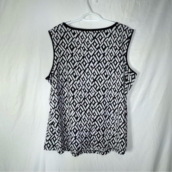 PerSeption Geometric Black and White Sleeveless Top - Picture 3 of 6